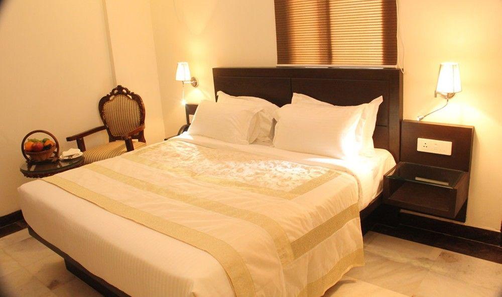 Oyo Flagship Hotel Rudra Palace Агра Экстерьер фото
