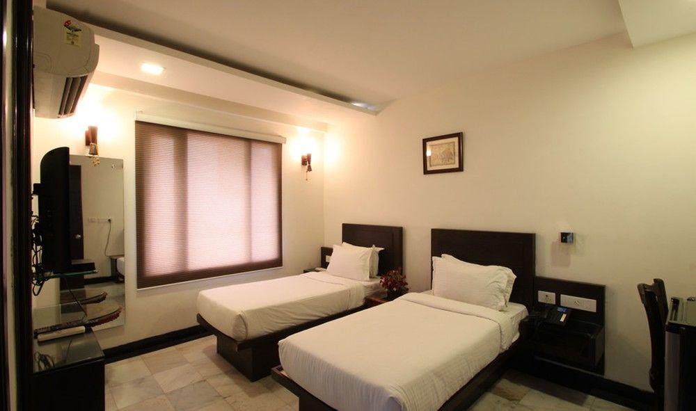 Oyo Flagship Hotel Rudra Palace Агра Экстерьер фото